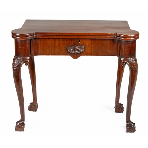 253 - A GEORGE III CUBAN MAHOGANY GATE-LEG TEA TABLE, POSSIBLY IRISH