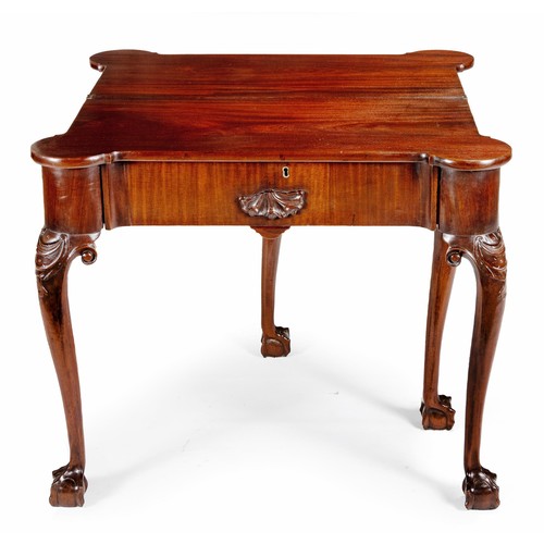 253 - A GEORGE III CUBAN MAHOGANY GATE-LEG TEA TABLE, POSSIBLY IRISH