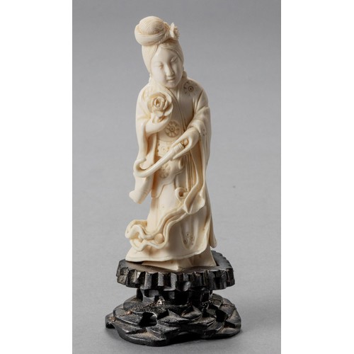 228 - A CHINESE CARVED FIGURE OF A WOMAN