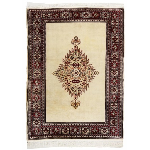 472 - A PAKISTANI RUG, MODERN 175 by 125cm