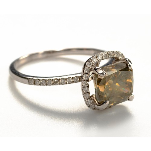 1011 - WHITE GOLD AND COGNAC DIAMOND RING