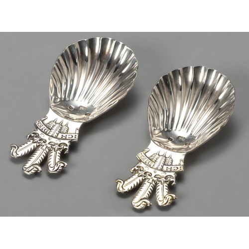 148 - A PAIR OF ELIZABETH II SILVER CADDY SPOONS, ROBERTS AND BELK LTD, SHEFFIELD, 1981