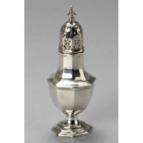 132 - AN EDWARD VII SILVER SUGAR CASTER, HENRY MATTHEWS, BIRMINGHAM, 1905