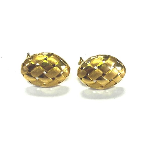 942 - A PAIR OF GOLD EARRINGS