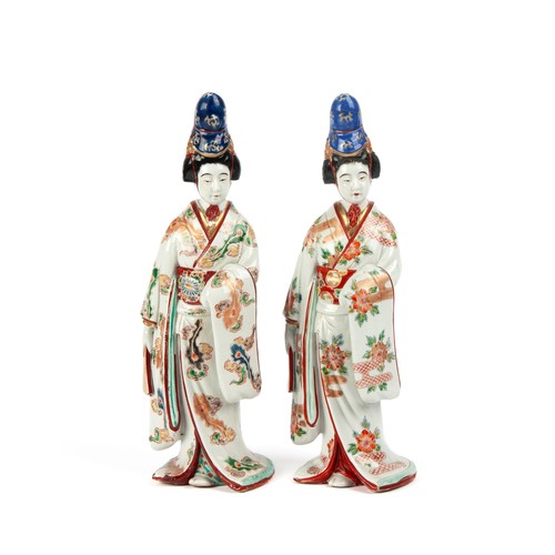 834 - A PAIR OF JAPANESE GEISHA FIGURES