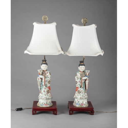 838 - A PAIR OF CHINESE PORCELAIN FIGURAL TABLE LAMPS