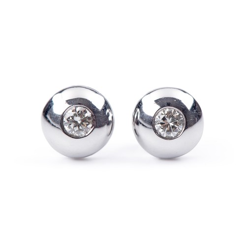 951 - A PAIR OF DIAMOND STUD EARRINGS, 0.28 CARATS