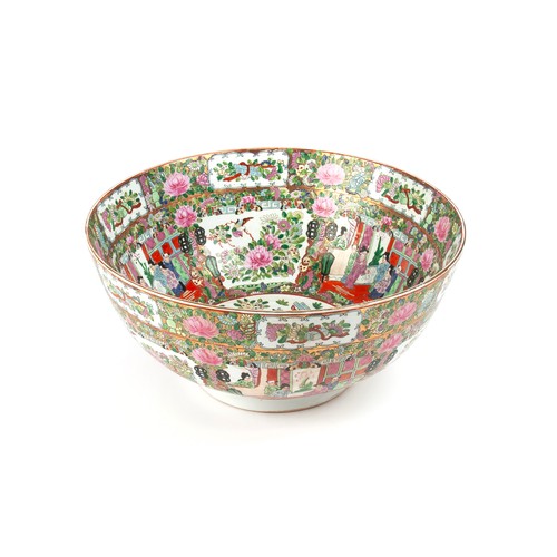 826 - A LARGE CHINESE FAMILLE ROSE PUNCH BOWL