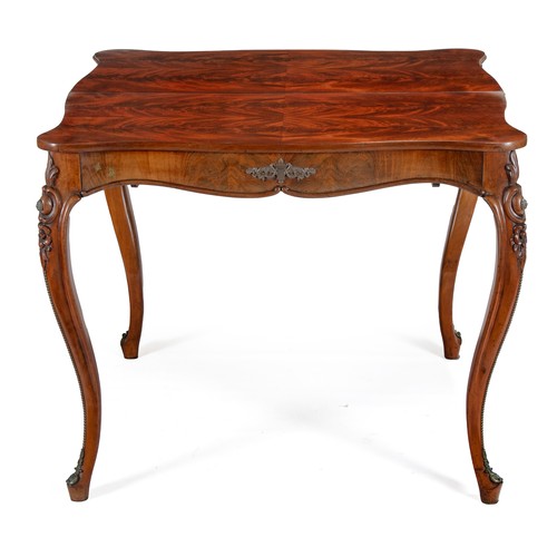 275 - A VICTORIAN MAHOGANY CONCERTINA TEA TABLE