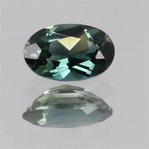 1097 - AN UNSET OVAL AQUAMARINE, 1.39 CARATS