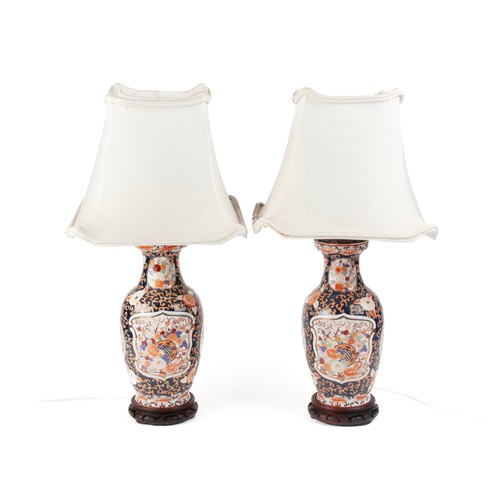 839 - A PAIR OF JAPANESE IMARI VASE-SHAPED TABLE LAMPS