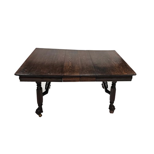 372 - AN OAK EXTENDING DINING TABLE, EARLY 20TH CENTURY