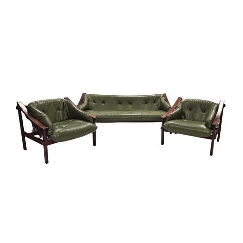 362 - A ROSEWOOD AND LEATHER AMAZONAS LOUNGE SUITE, DESIGNED BY JEAN GILLON