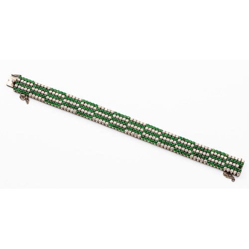 1047 - AN EMERALD AND DIAMOND BRACELET