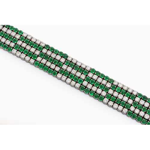 1047 - AN EMERALD AND DIAMOND BRACELET