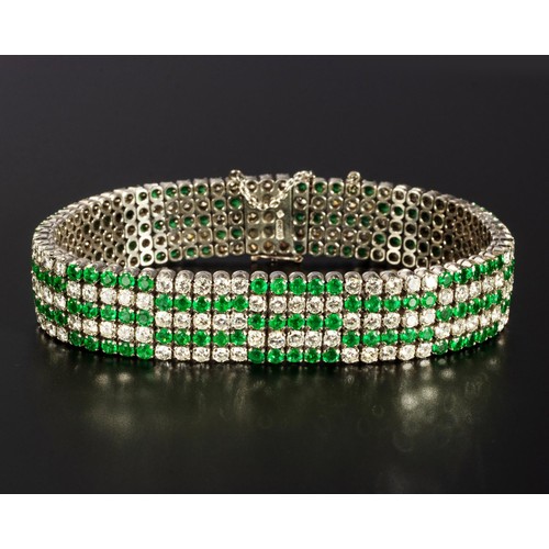 1047 - AN EMERALD AND DIAMOND BRACELET