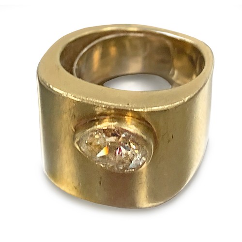 988 - A GOLD AND DIAMOND RING 1970