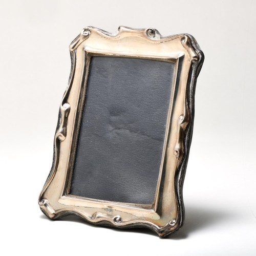 1013 - AN ELIZABETH II SILVER PICTURE FRAME, MAKER'S MARK RUBBED, SOUTH AFRICA, 20TH CENTURY