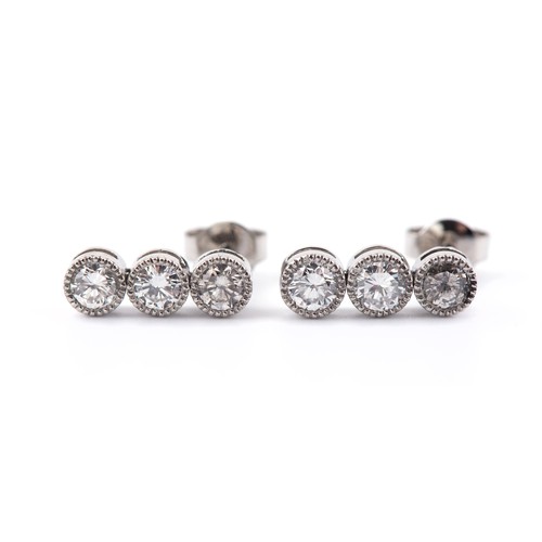 169 - A PAIR OF DIAMOND DROP EARRINGS 1,28 CARATS