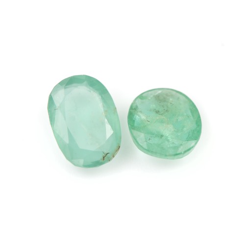 193 - A PAIR OF EMERALDS 1.55 CARATS