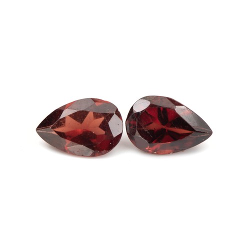 221 - A PAIR OF GARNETS 2.80 CARATS