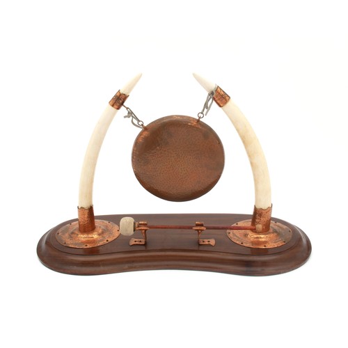 39 - A COPPER TABLE GONG, CIRCA 1920