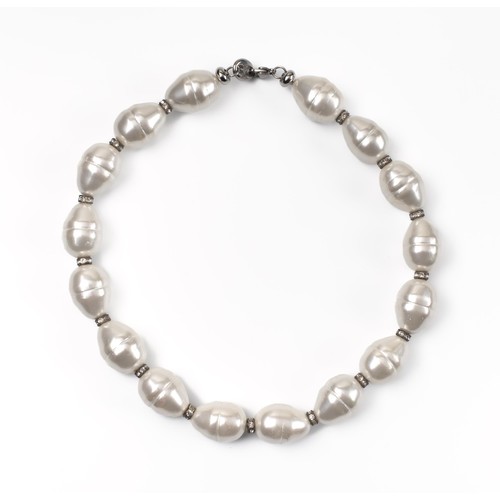 86 - A LARGE PEARL NECKLACE 