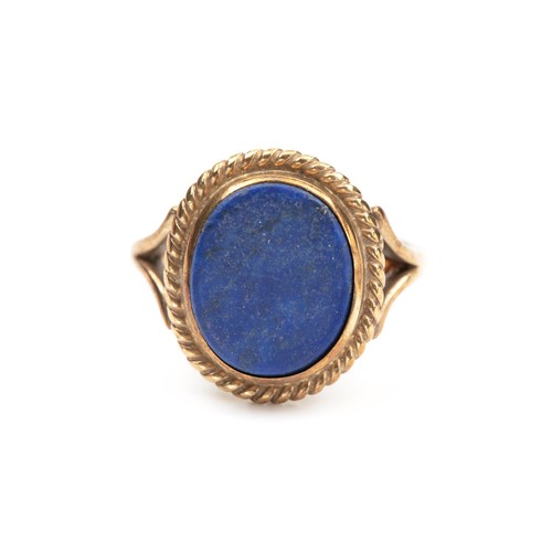 156 - A LAPIS LAZULI DRESS RING