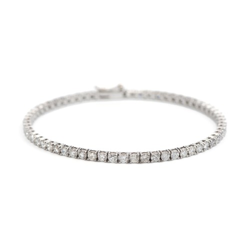 130 - A DIAMOND TENNIS BRACELET 5.70 CARATS 