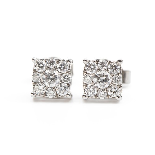 168 - A PAIR OF DIAMOND STUD EARRINGS, 0.50 CARATS