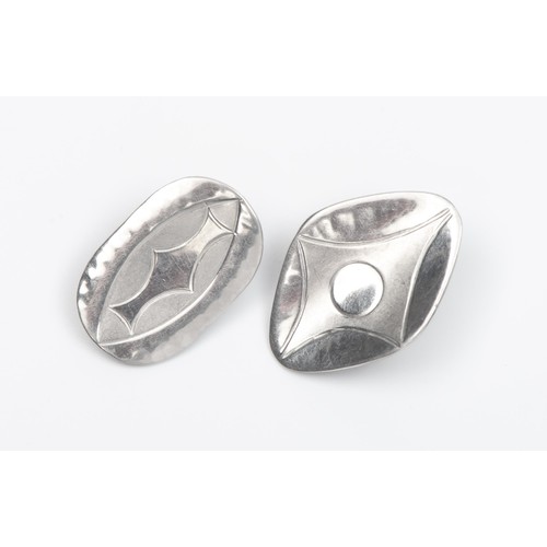 174 - A PAIR OF SILVER EARRINGS