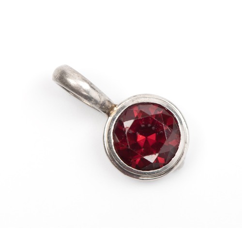 62 - A SOLITAIRE GARNET PENDANT, 4.29 CARATS