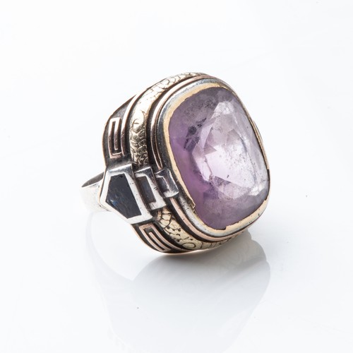 1189 - AN AMETHYST BISHOP'S RING