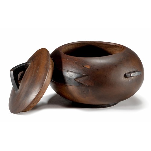 4 - A NORTH NGUNI BOWL, 19TH CENTURY