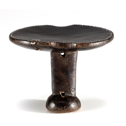 96 - AN ETHIOPIAN HEADREST/STOOL