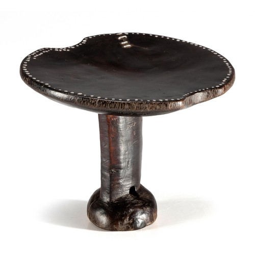 96 - AN ETHIOPIAN HEADREST/STOOL