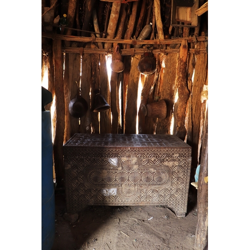 129 - AN NKHUMBI CHEST, ANGOLA