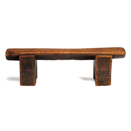 104 - A ZULU HEADREST, MSINGA DISTRICT, KWAZULU NATAL, CIRCA 1918