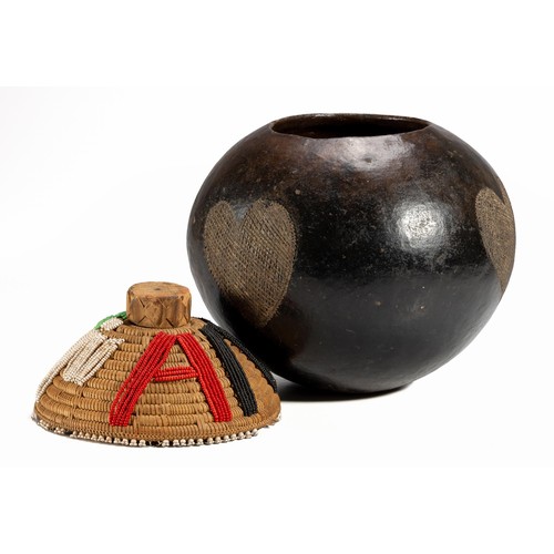 108 - A ZULU BEER POT, UKHAMBA, WITH IMBENGE COVER