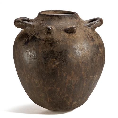 111 - AN NKHUMBI FERTILITY POT, ANGOLA