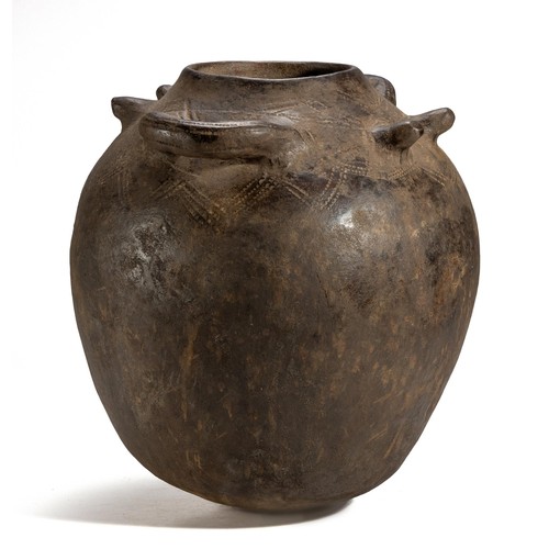 111 - AN NKHUMBI FERTILITY POT, ANGOLA