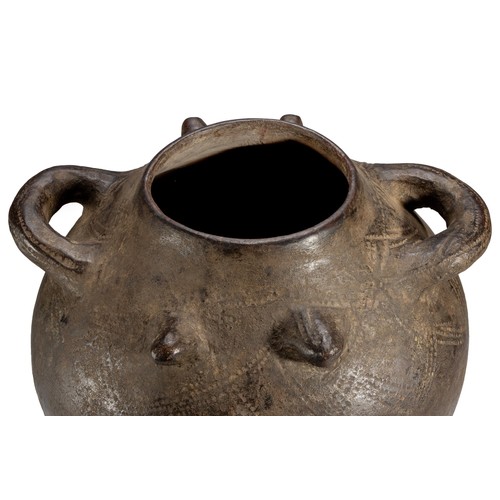 111 - AN NKHUMBI FERTILITY POT, ANGOLA