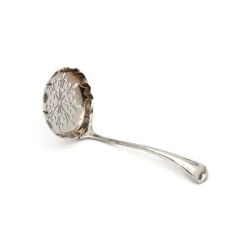 990 - AN EDWARD VII SILVER SUGAR SPOON, PEARCE AND SONS, SHEFFIELD, 1904