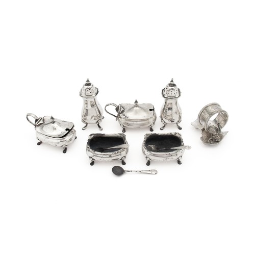 906 - A MISCELLANEOUS COLLECTION OF SILVER PLATE ITEMS