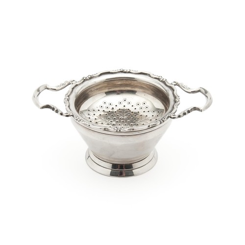 907 - A SILVER STRAINER AND STAND, WILLIAM SUCKLING, BIRMINGHAM, 1936