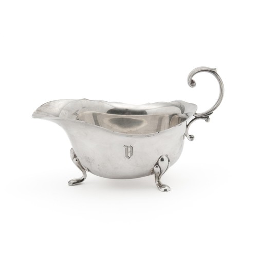 908 - AN ELECTROPLATE SILVER SAUCE BOAT, LONDON, 20TH CENTURY