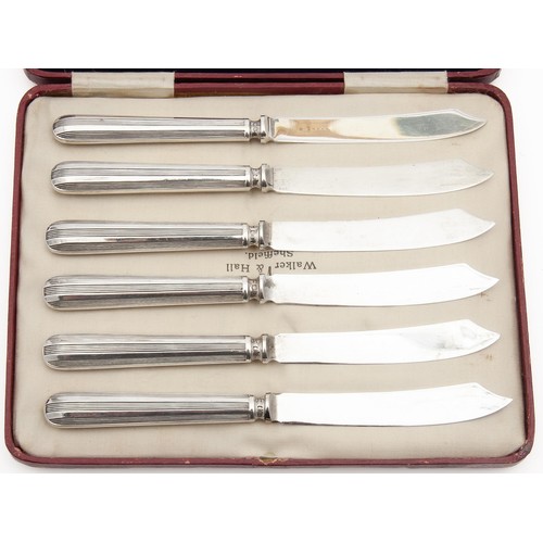 912 - A CASED SET OF SIX GEORGE V ELECTROPLATED SILVER BUTTER KNIVES, VINERS LTD, SHEFFIELD, 1932