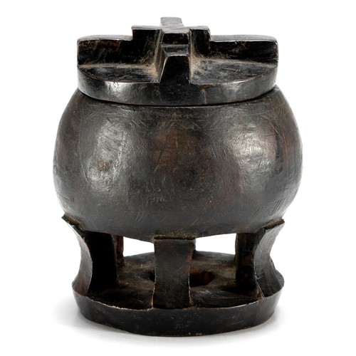 162 - A WOODEN CHOKWE VESSEL AND COVER, ANGOLA