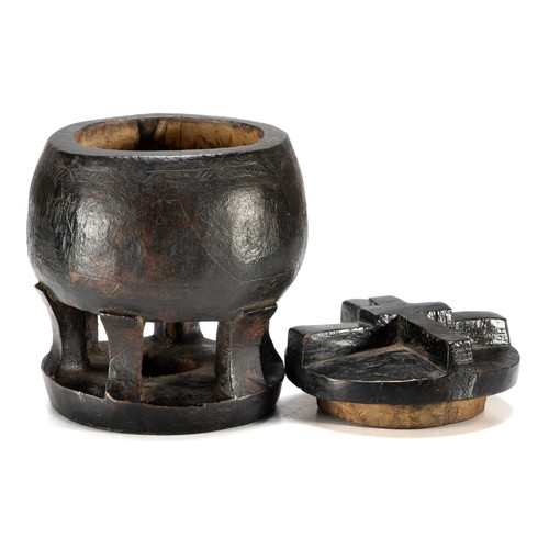 162 - A WOODEN CHOKWE VESSEL AND COVER, ANGOLA