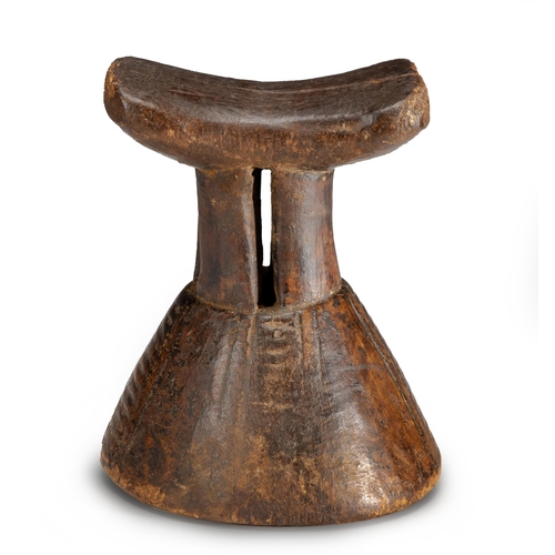 276 - AN NGAMBWE HEADREST, ANGOLA